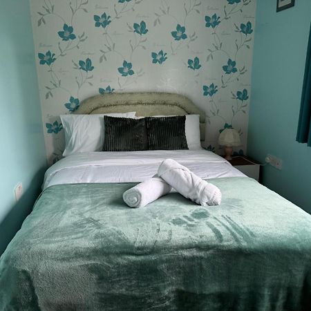 Vila Huntingdon Walk To Town Centre, Cosy, Free Parking Exteriér fotografie