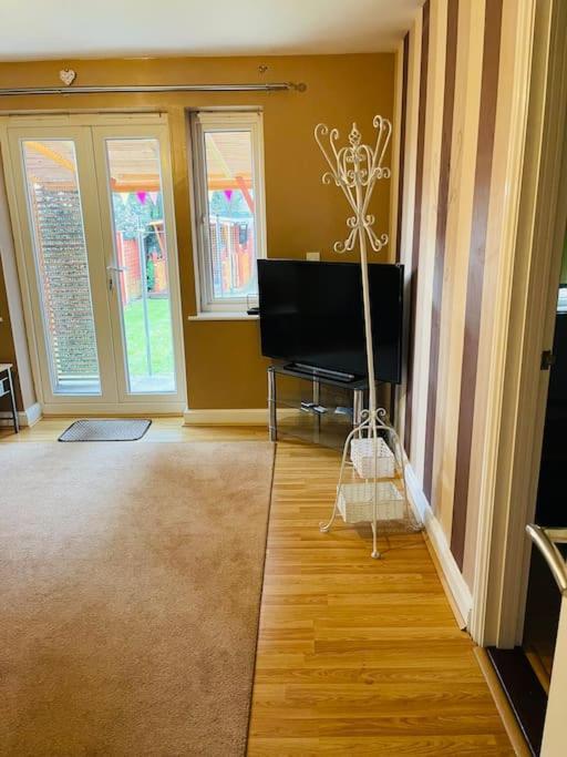 Vila Huntingdon Walk To Town Centre, Cosy, Free Parking Exteriér fotografie