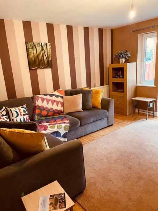 Vila Huntingdon Walk To Town Centre, Cosy, Free Parking Exteriér fotografie