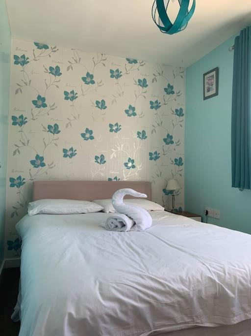Vila Huntingdon Walk To Town Centre, Cosy, Free Parking Exteriér fotografie