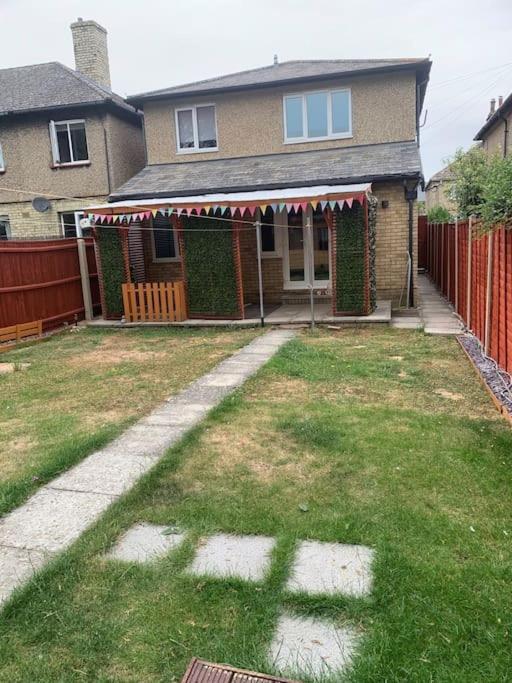 Vila Huntingdon Walk To Town Centre, Cosy, Free Parking Exteriér fotografie