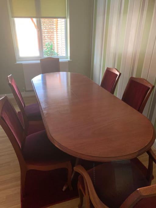 Vila Huntingdon Walk To Town Centre, Cosy, Free Parking Exteriér fotografie
