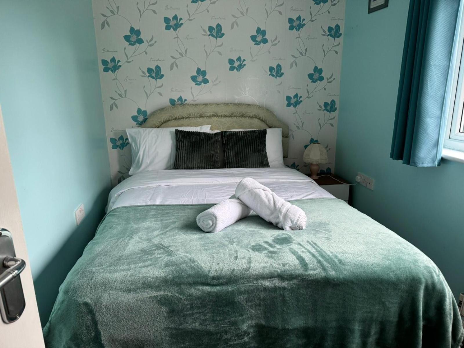 Vila Huntingdon Walk To Town Centre, Cosy, Free Parking Exteriér fotografie